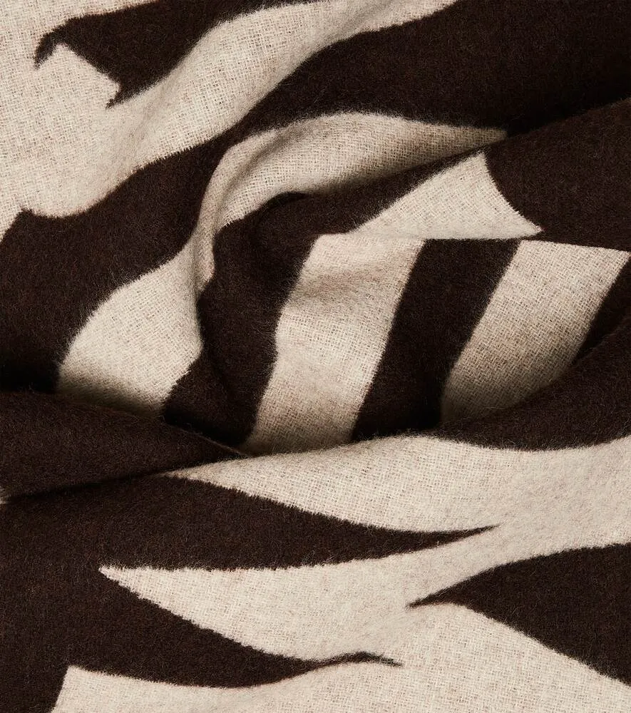 Écharpe scarf in virgin wool with Jacquemus logo, brown